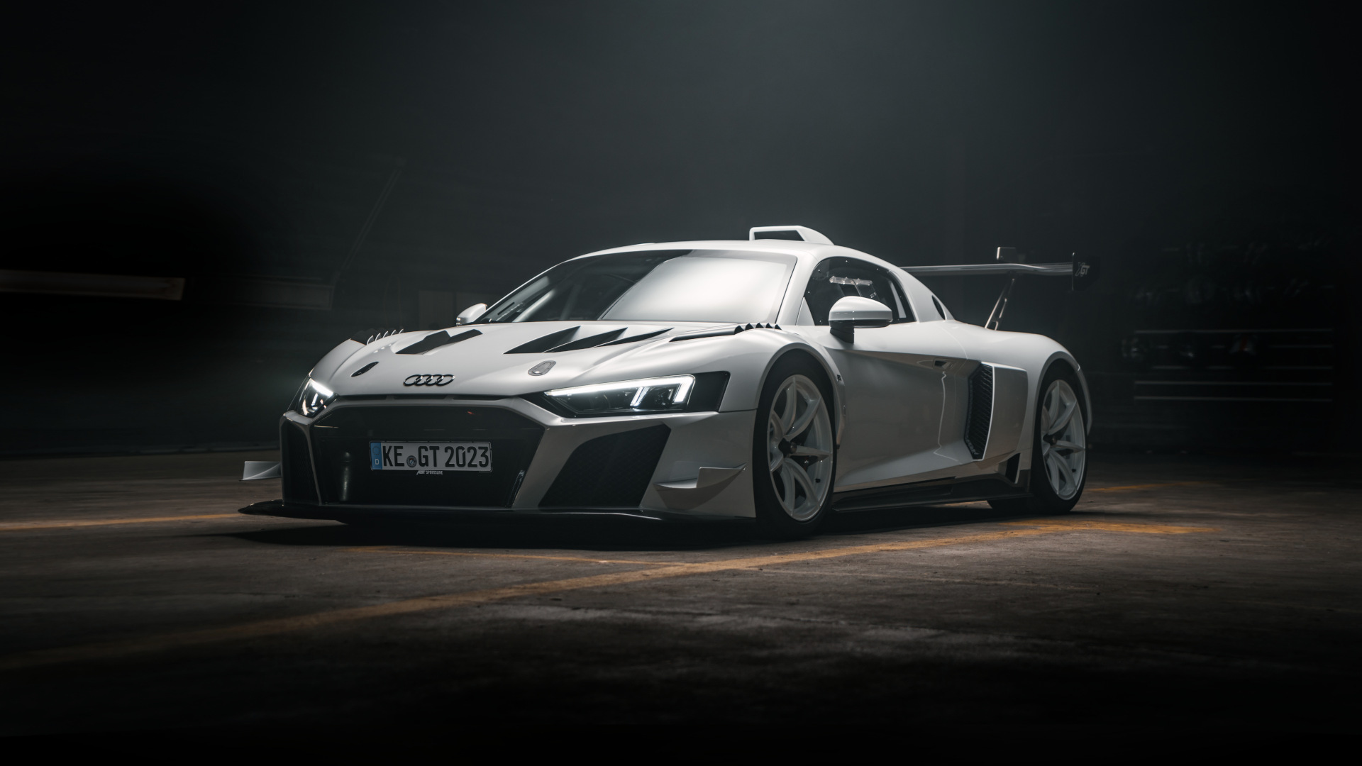 r8 abt fond noir